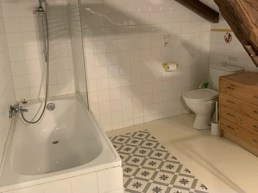 Une salle de bain de Lou Cantou, avec baignoire