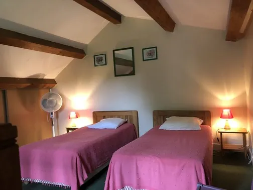 Une chambre à lits jumeaux du Fournil