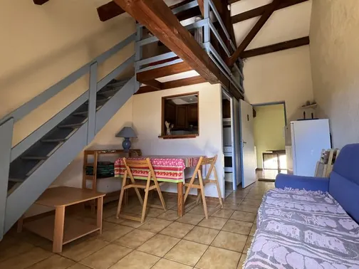 Le séjour des Iris et l'escalier de la mezzanine