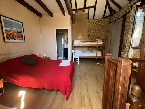 La chambre du Pigeonnier sous les poutres