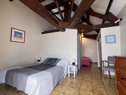 La chambre de La Rose Trémière sous charpente